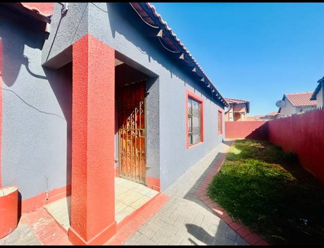 2 BEDROOM HOUSE FOR SALE IN VANDERBIJLPARK CE 4